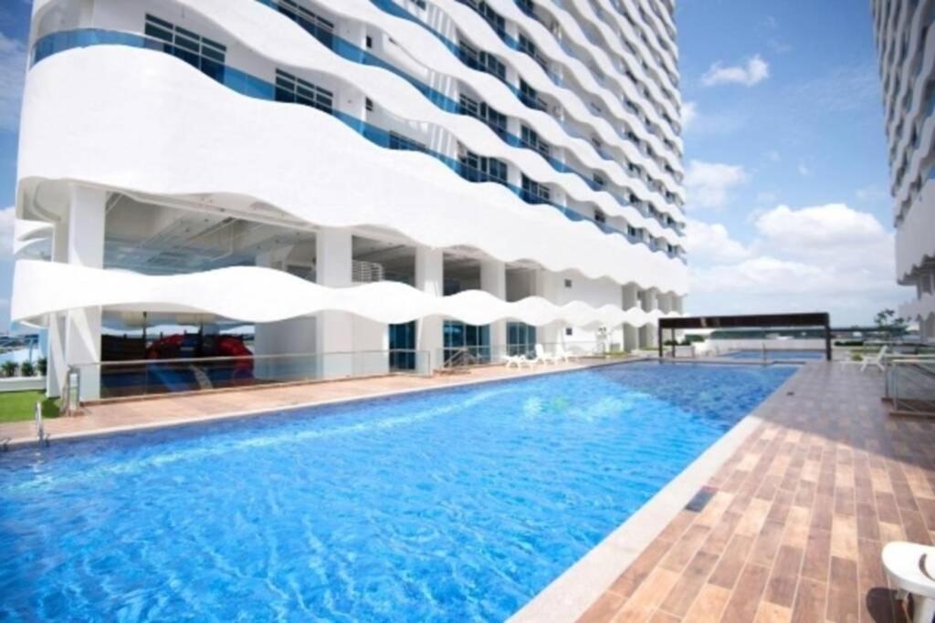 The Wave - Kota Laksamana -- Pool View -- 6 Pax Leilighet Malacca Eksteriør bilde